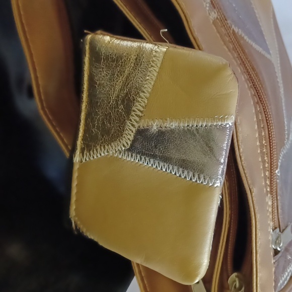 Silver and Gold Metallic quilt style purse, 70s style with coin purse - Picture 5 of 6